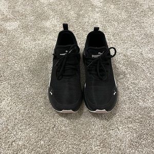 Puma Tennis Shoes Size 7.5